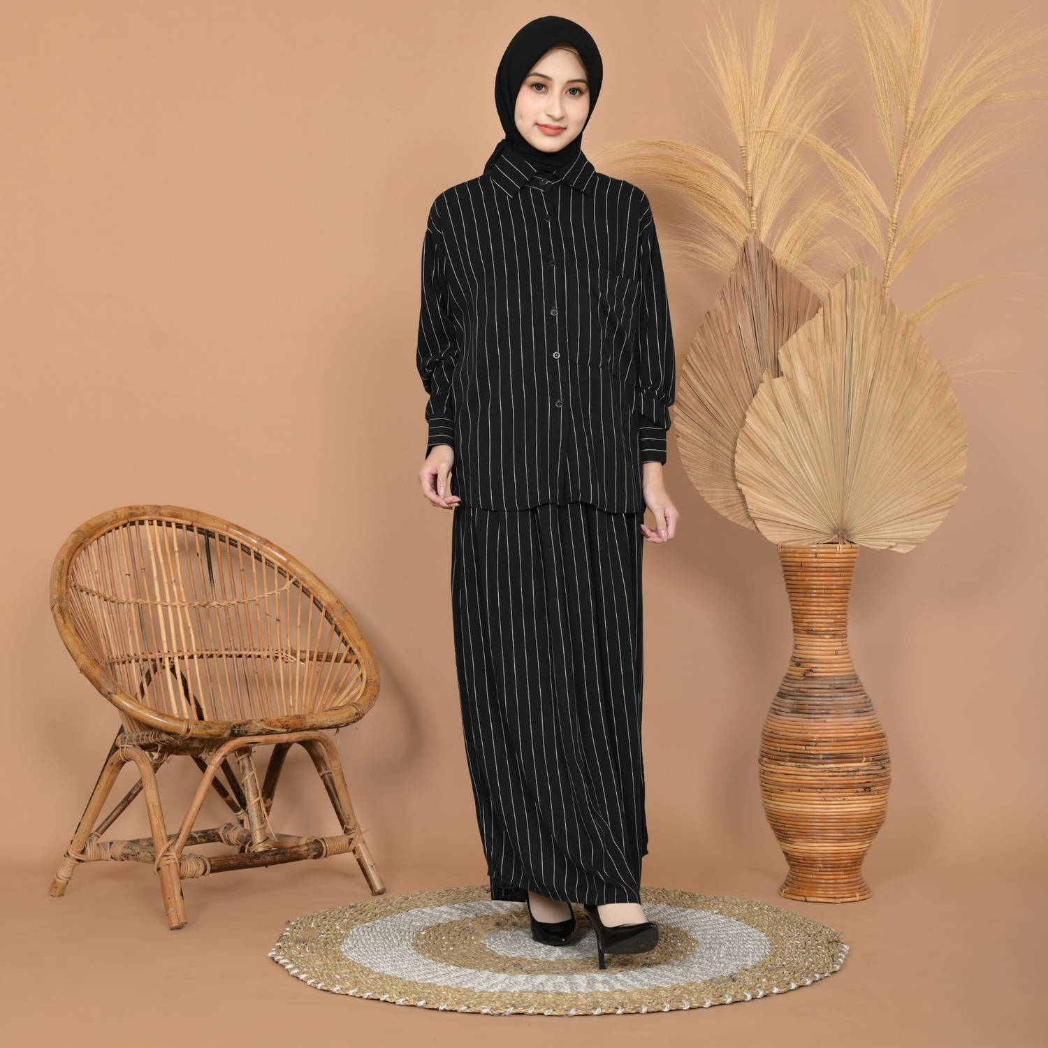 Gambar ONE SET - SETELAN WANITA ROK RAYON MOTIF STRIPE SALUR HITAM